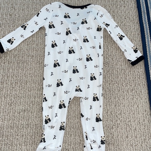 Kyte Baby Zippered Bamboo Romper in Panda- 18-24 months - Picture 5 of 6